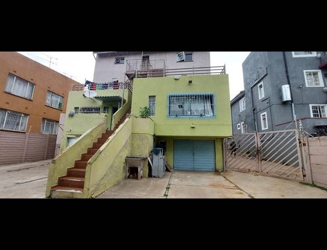 5 BEDROOM TOWNHOUSE FOR SALE IN ROSETTENVILLE
